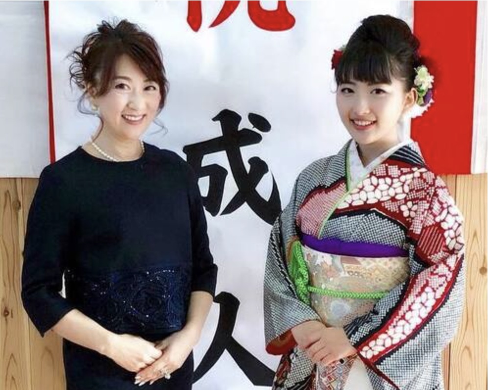 （左）母親：松本華奈美（右）娘：松本花林