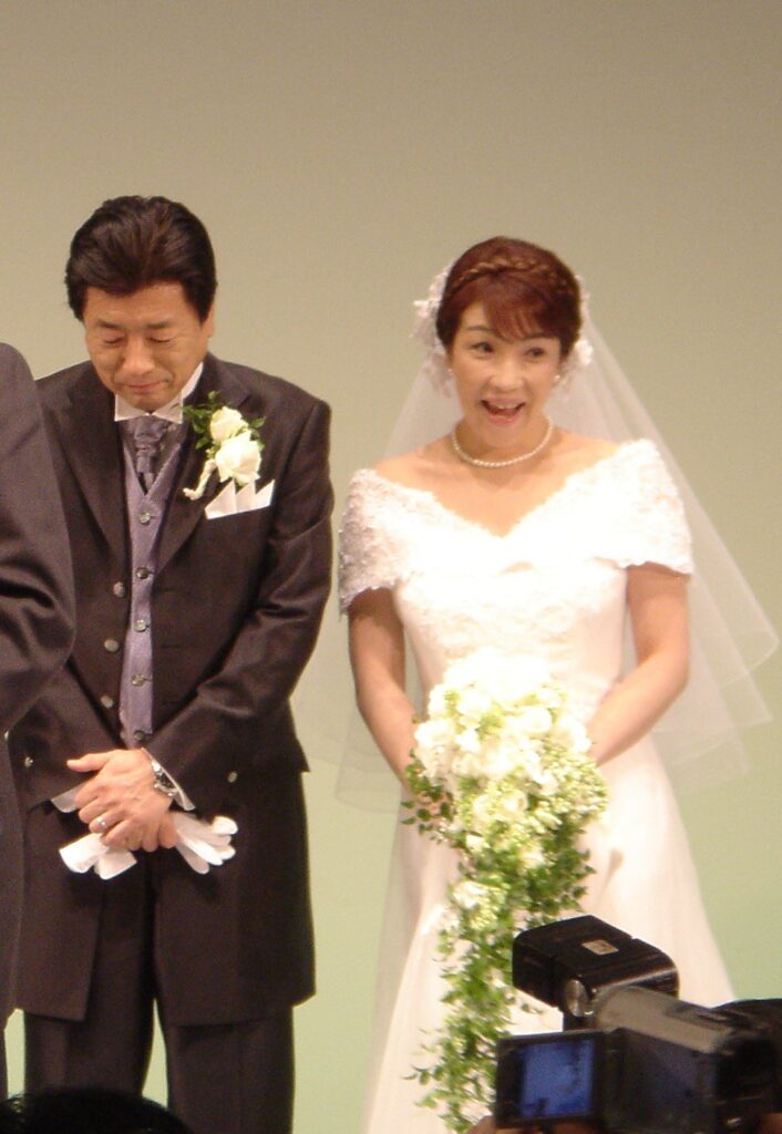 高市早苗の結婚式ドレス姿